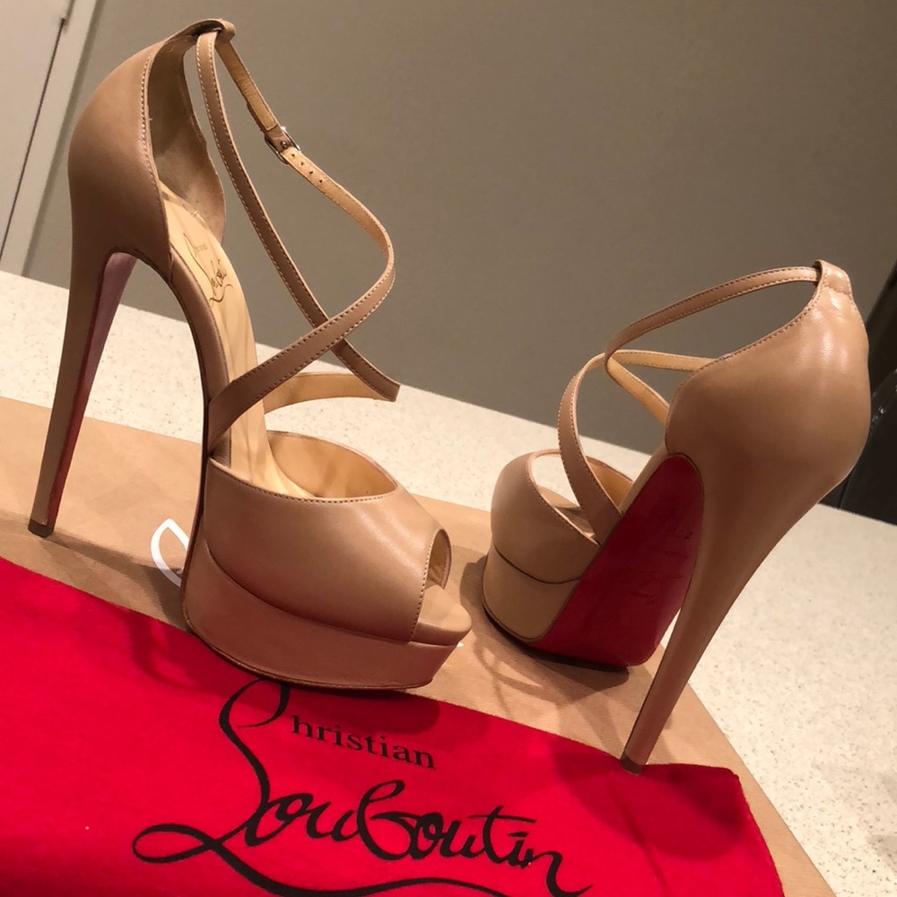 CHRISTIAN LOUBOUTIN Nude Cross Me 150 Heels 😍